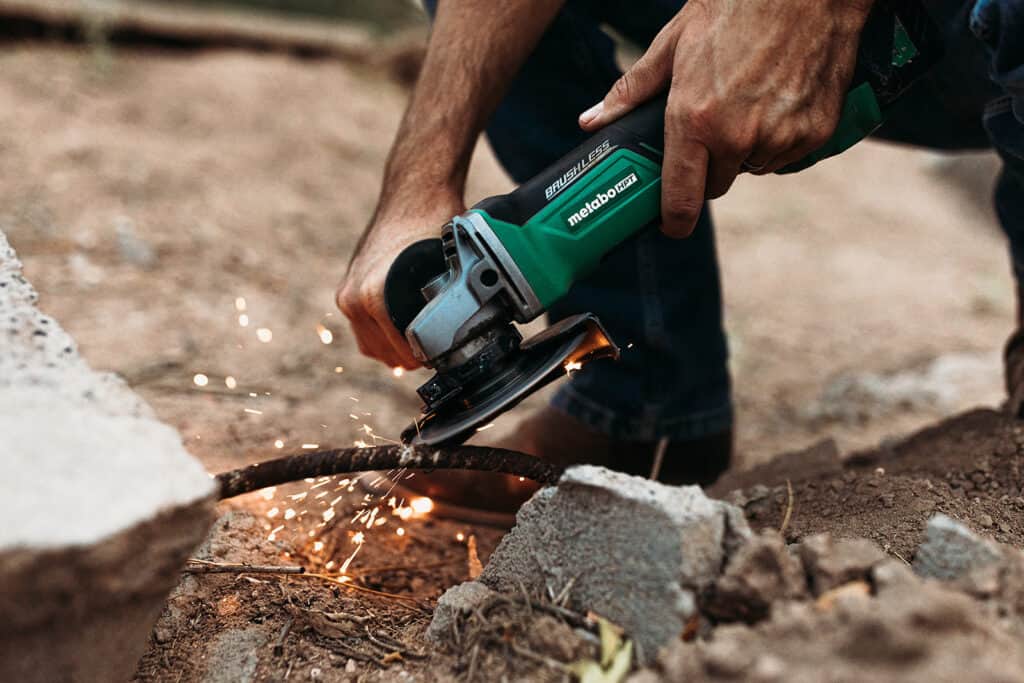 how to cut concrete with angle grinder