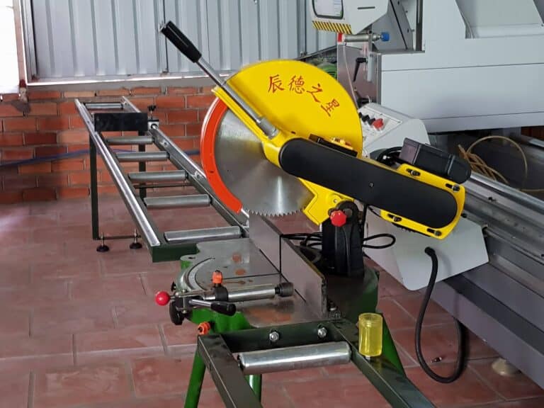 7 Best Saw For Cutting Plastic 2022(Tried&Tested)